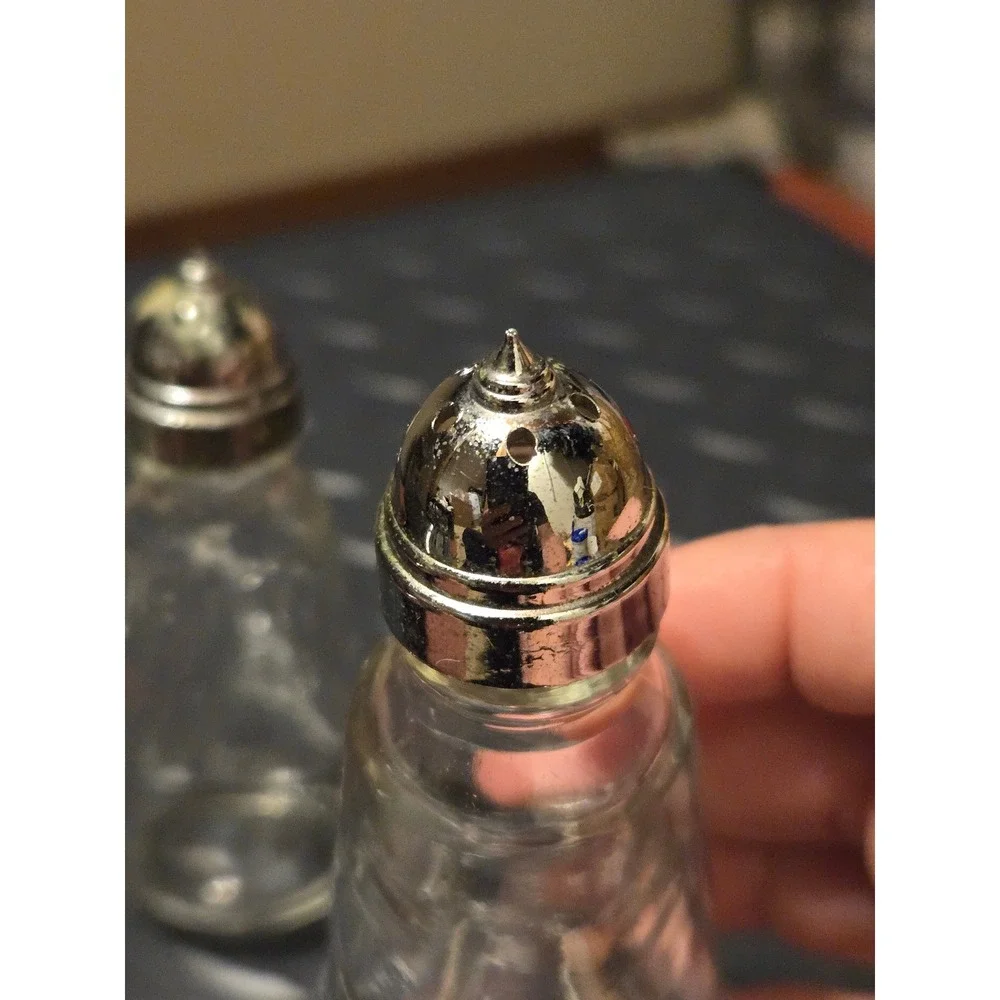 Vintage Glass Salt and Pepper Shakers Set Clear Paneled Silver Tone Lids‎ Finial